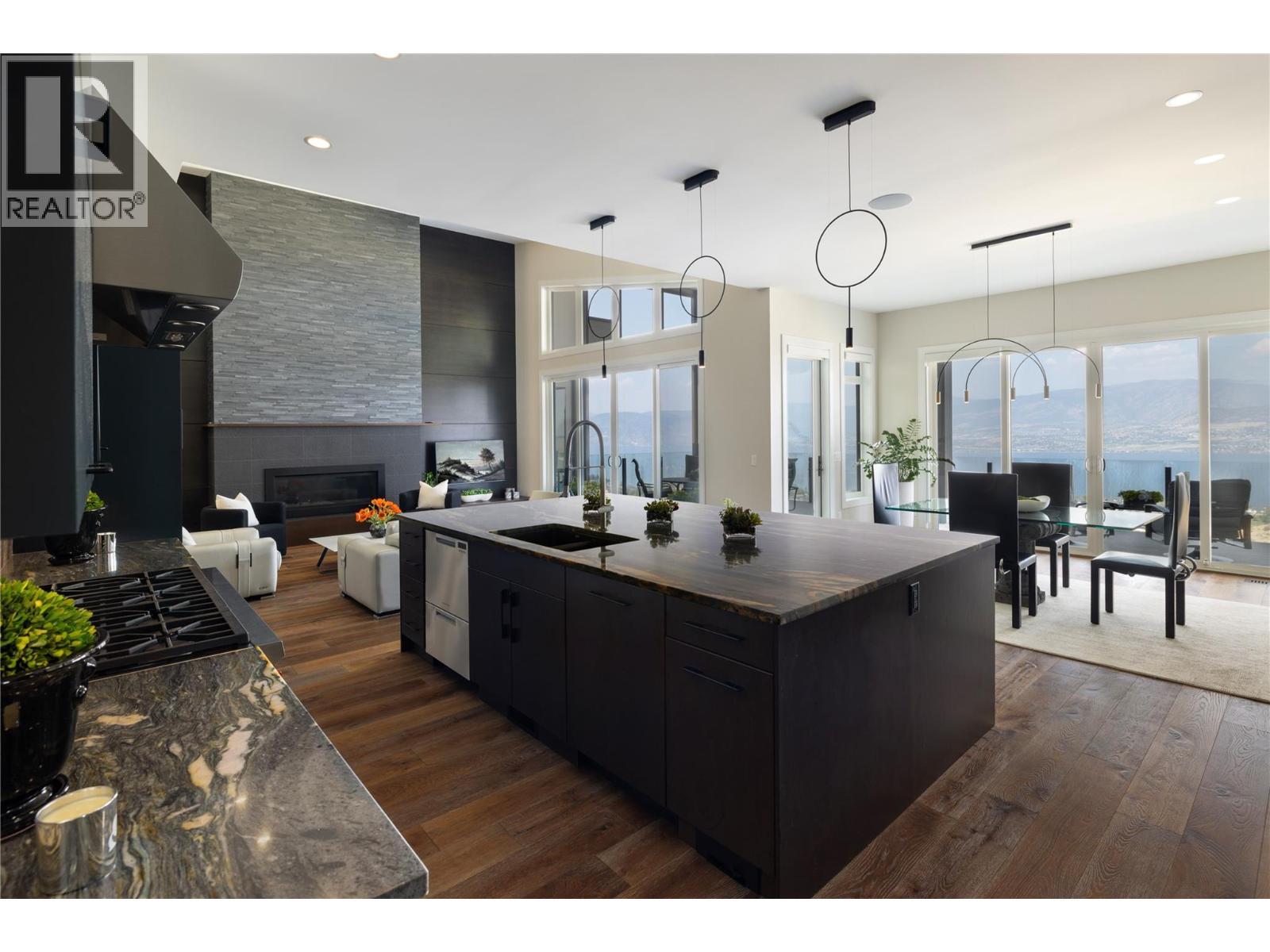 5572 Upper Mission Drive, Kelowna, BC - Indoor Photo Showing Kitchen With Upgraded Kitchen