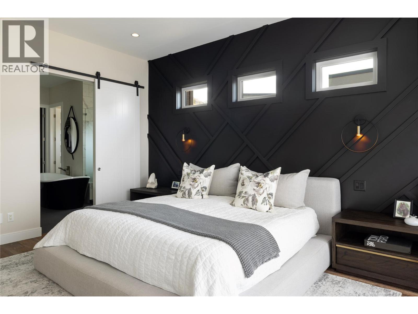 Primary bdrm - 5572 Upper Mission Drive, Kelowna, BC - Indoor Photo Showing Bedroom