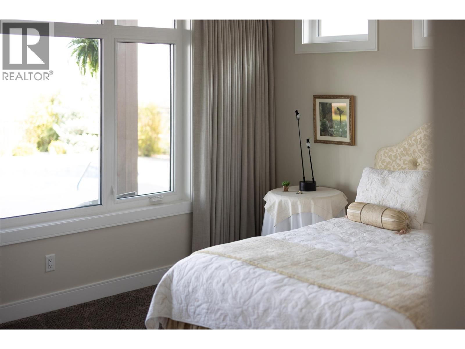 Lwr level bdrm - 5572 Upper Mission Drive, Kelowna, BC - Indoor Photo Showing Bedroom