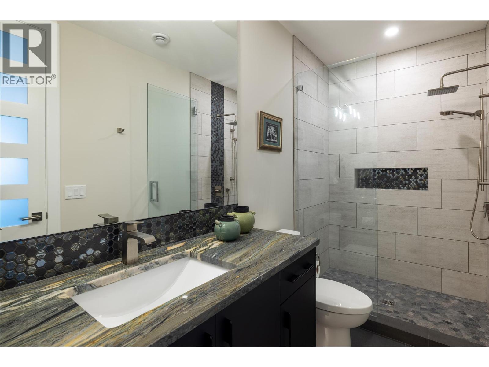 Lwr level bath - 5572 Upper Mission Drive, Kelowna, BC - Indoor Photo Showing Bathroom