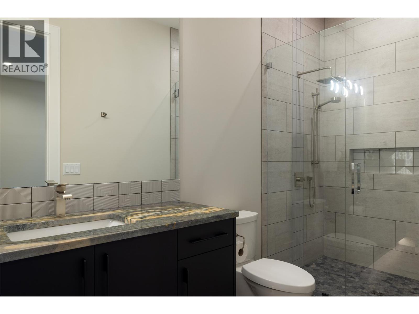 Lwr level bath - 5572 Upper Mission Drive, Kelowna, BC - Indoor Photo Showing Bathroom