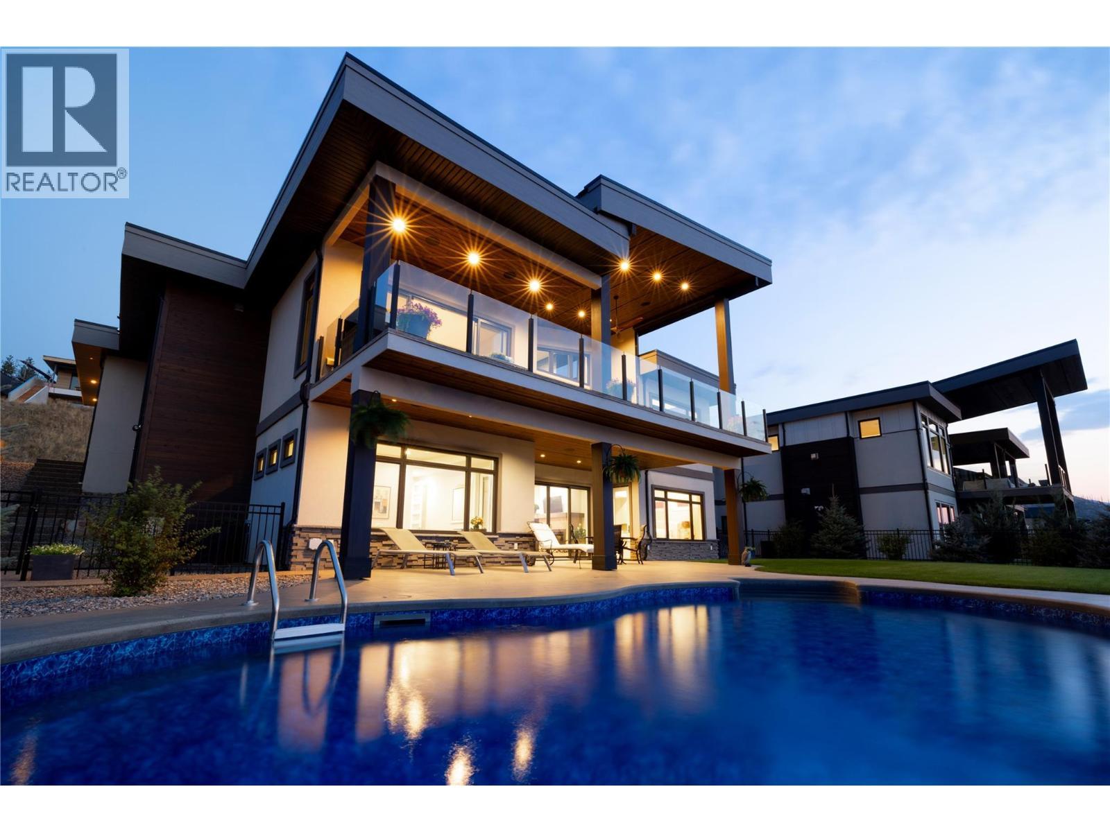 5572 Upper Mission Drive, Kelowna, BC - Outdoor With In Ground Pool