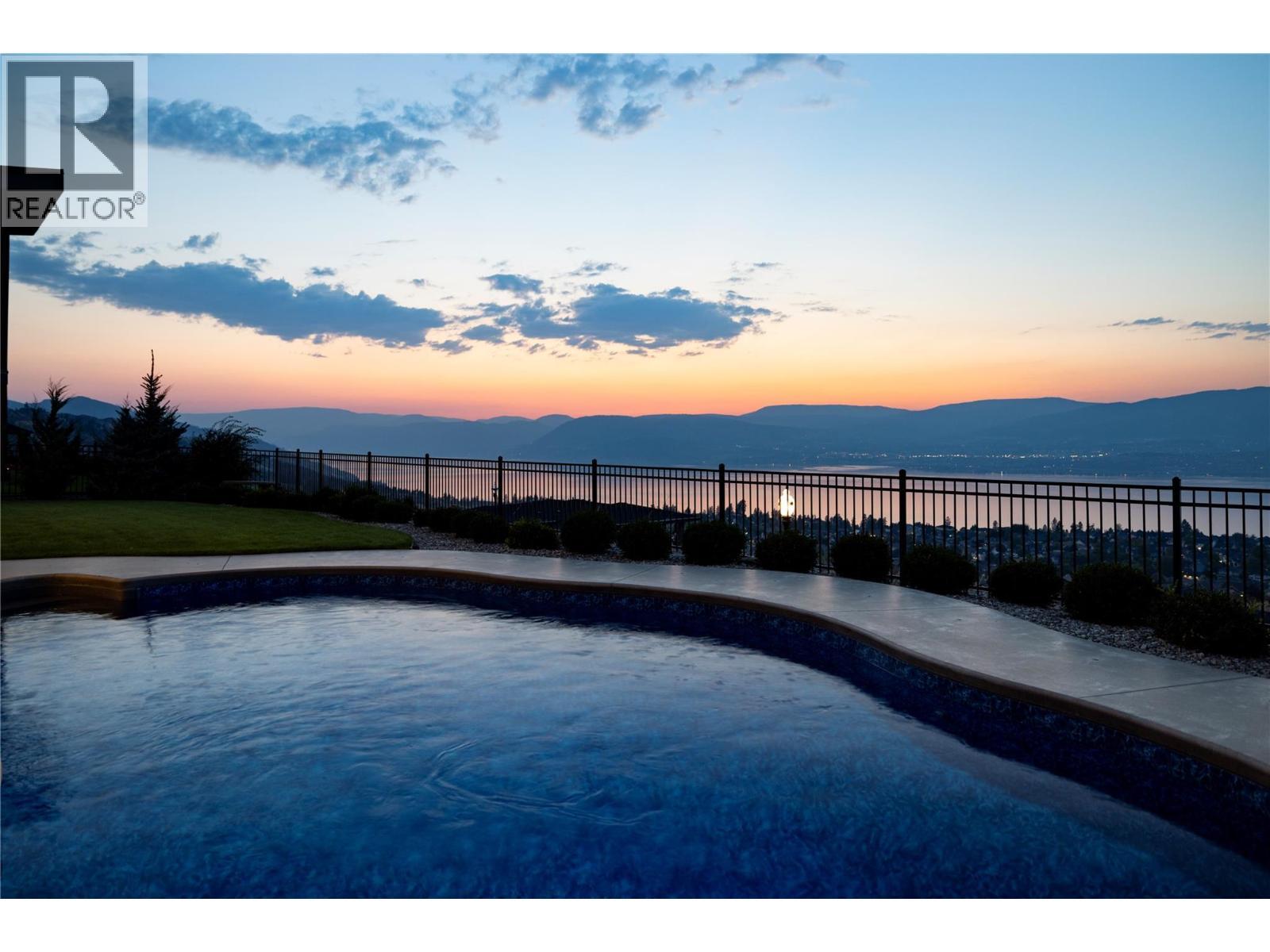 Big sunsets - 5572 Upper Mission Drive, Kelowna, BC - Outdoor With View