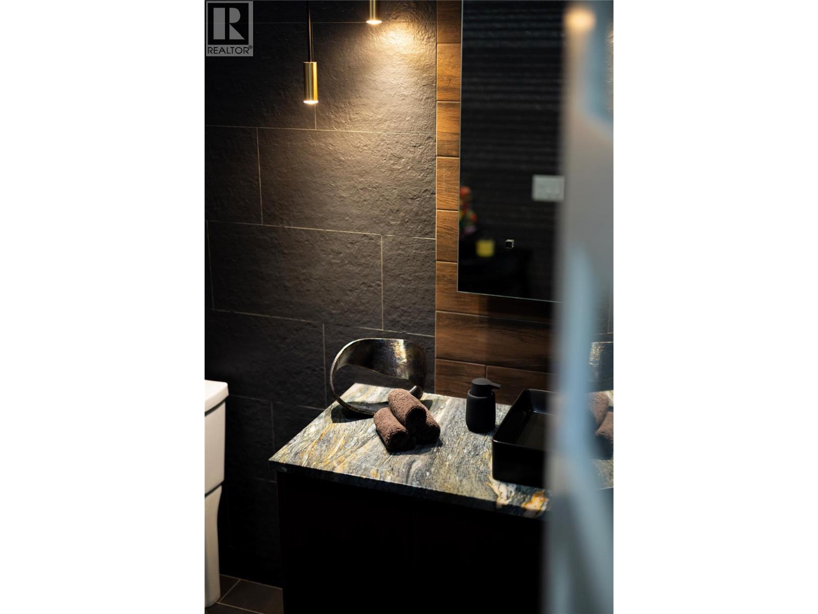 Attention to detail + quality throughout - 5572 Upper Mission Drive, Kelowna, BC - Indoor