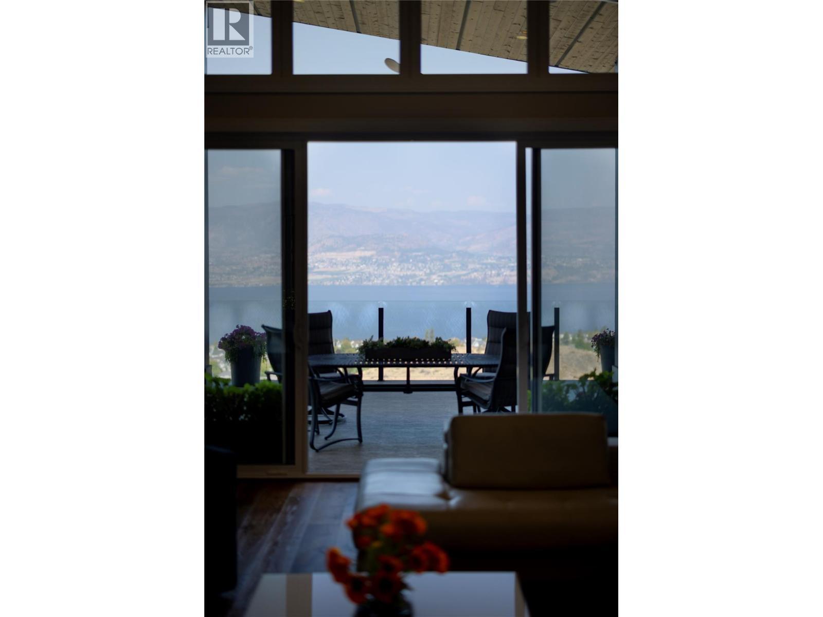 5572 Upper Mission Drive, Kelowna, BC - Indoor