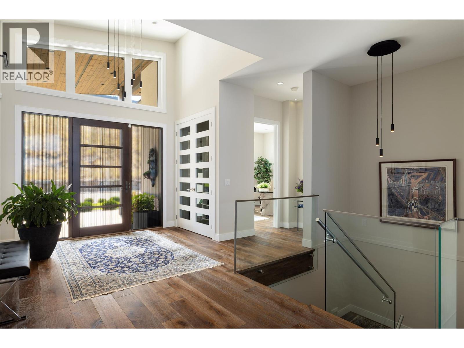 Welcome home - 5572 Upper Mission Drive, Kelowna, BC - Indoor