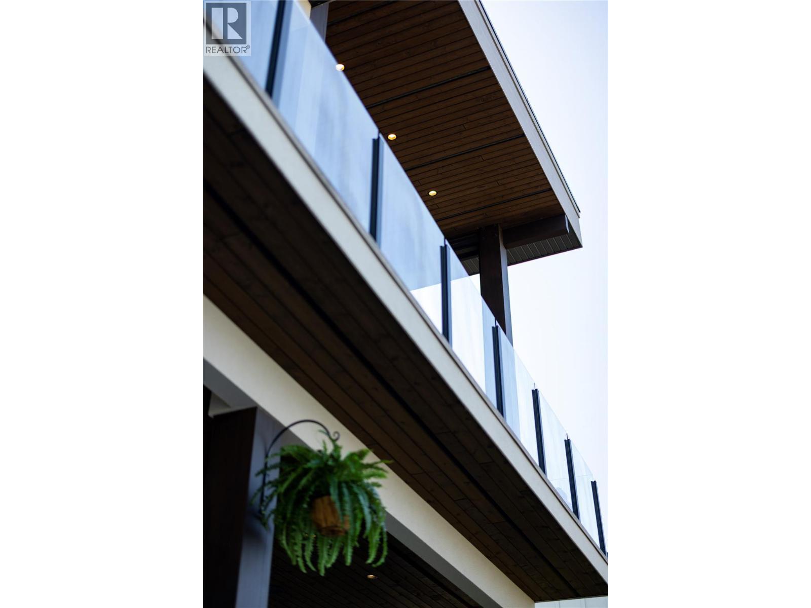 5572 Upper Mission Drive, Kelowna, BC -