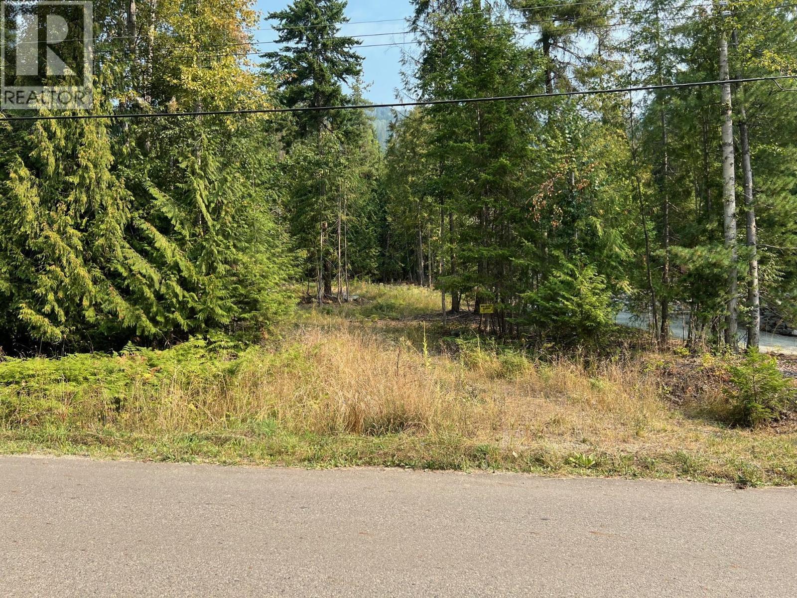 7283 Estate Place, Anglemont, BC