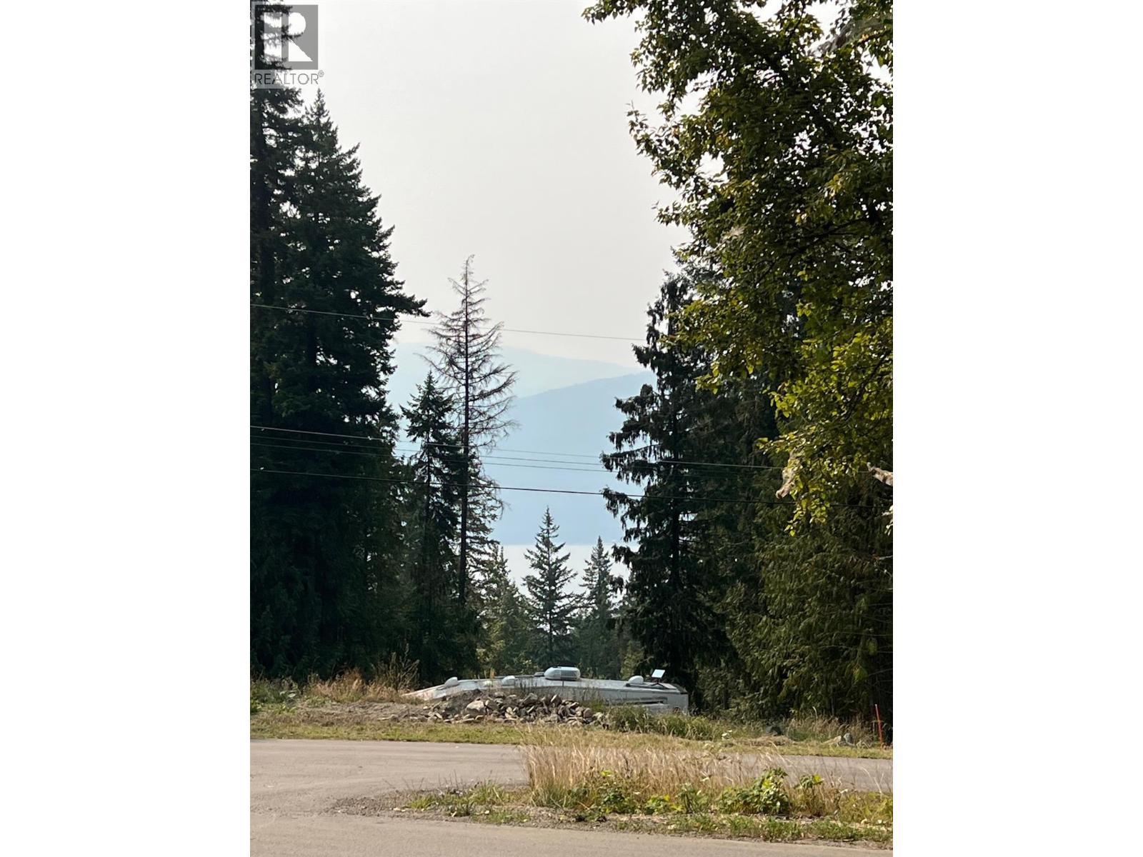 7283 Estate Place, Anglemont, BC