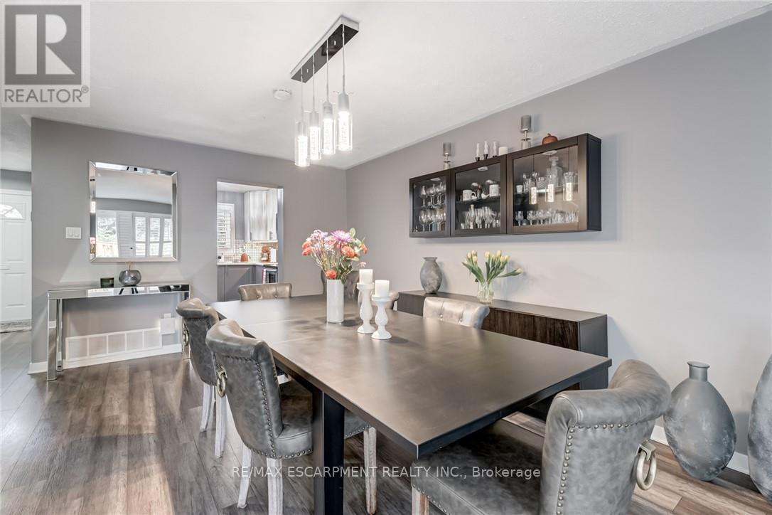 48 - 2825 Gananoque Drive, Mississauga, ON - Indoor Photo Showing Dining Room