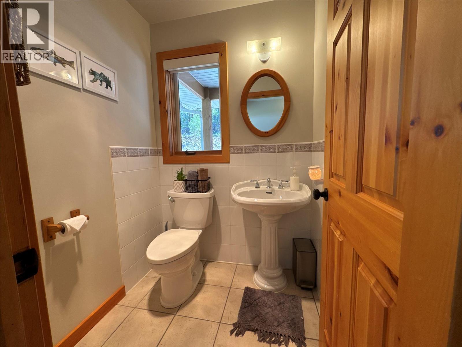 2851 Rosen Heights Road, Jaffray, BC - Indoor Photo Showing Bathroom