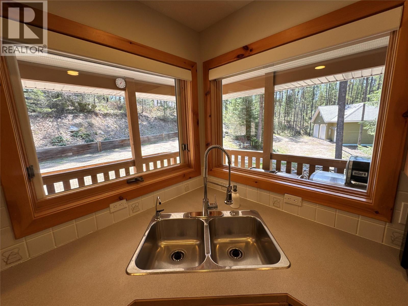 2851 Rosen Heights Road, Jaffray, BC - Indoor Photo Showing Other Room