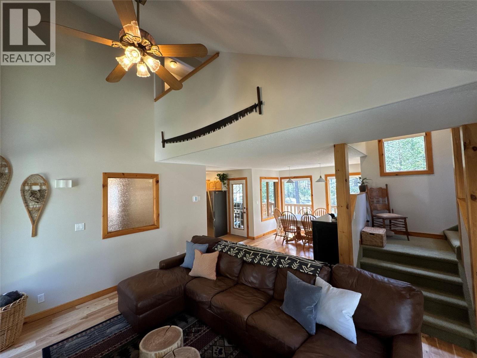 2851 Rosen Heights Road, Jaffray, BC - Indoor Photo Showing Living Room