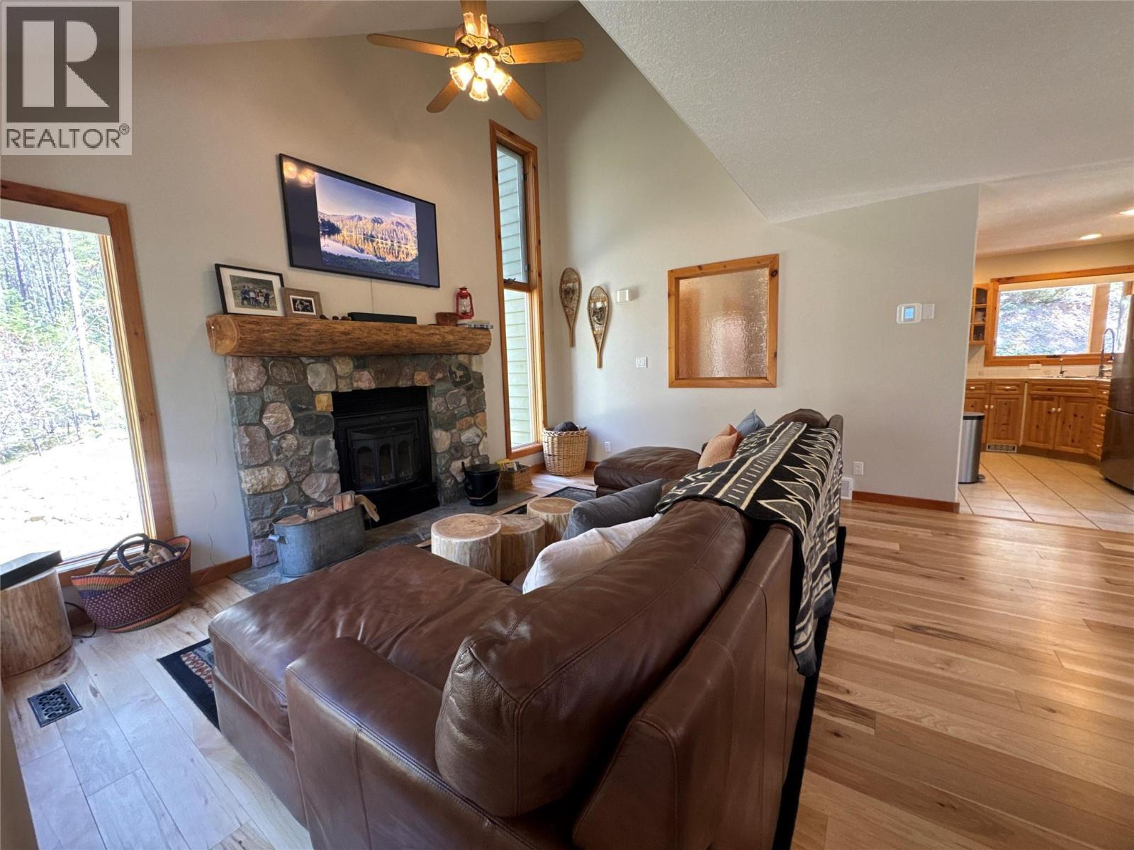 2851 Rosen Heights Road, Jaffray, BC - Indoor Photo Showing Living Room With Fireplace