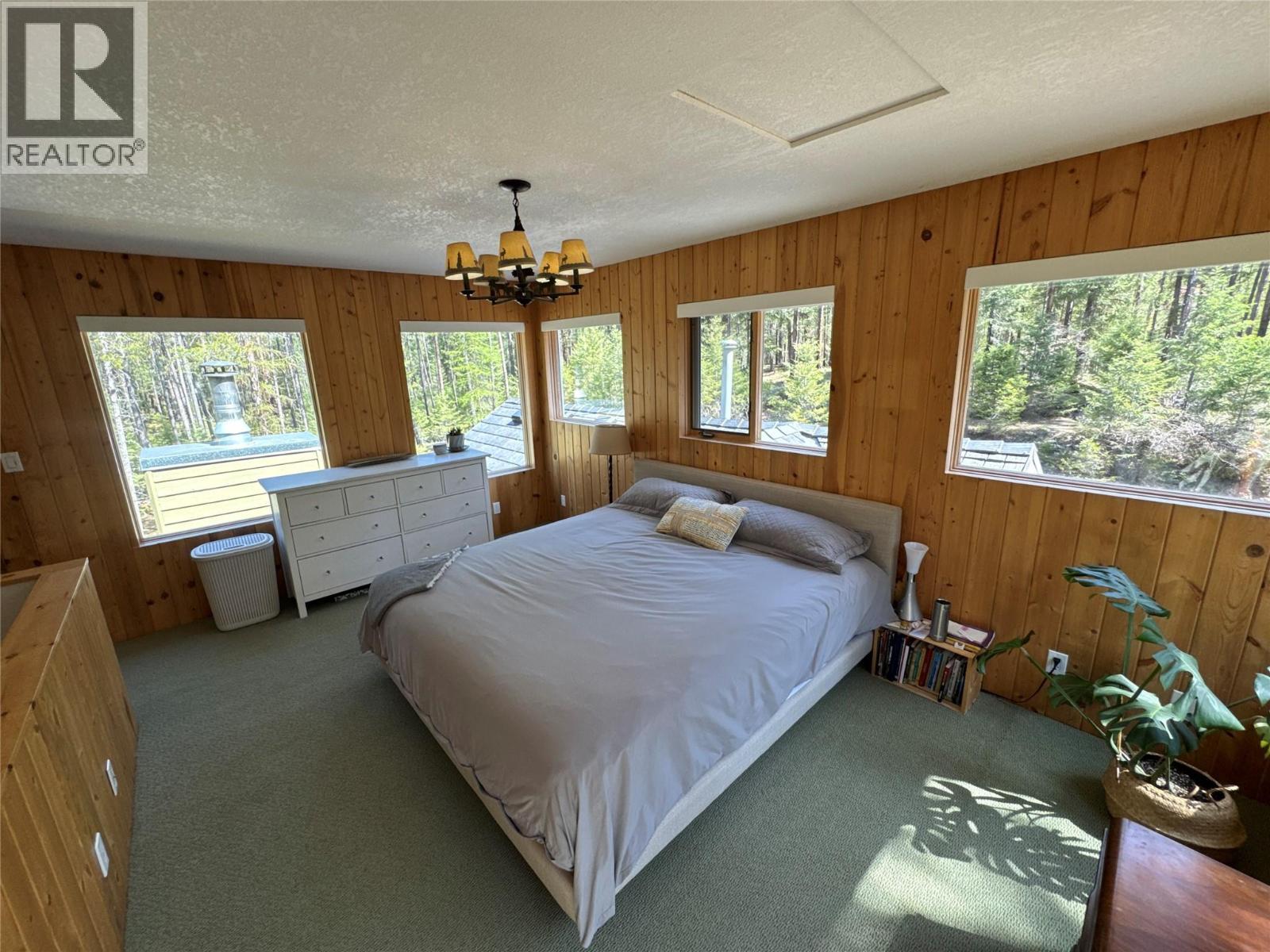 2851 Rosen Heights Road, Jaffray, BC - Indoor Photo Showing Bedroom