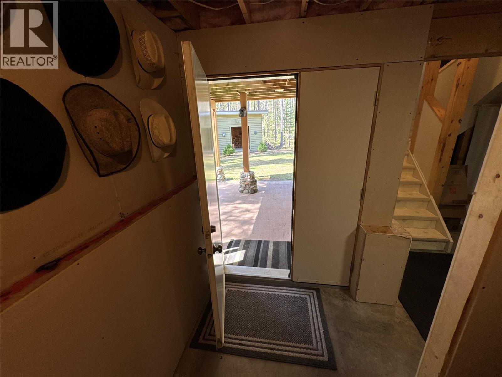 2851 Rosen Heights Road, Jaffray, BC - Indoor