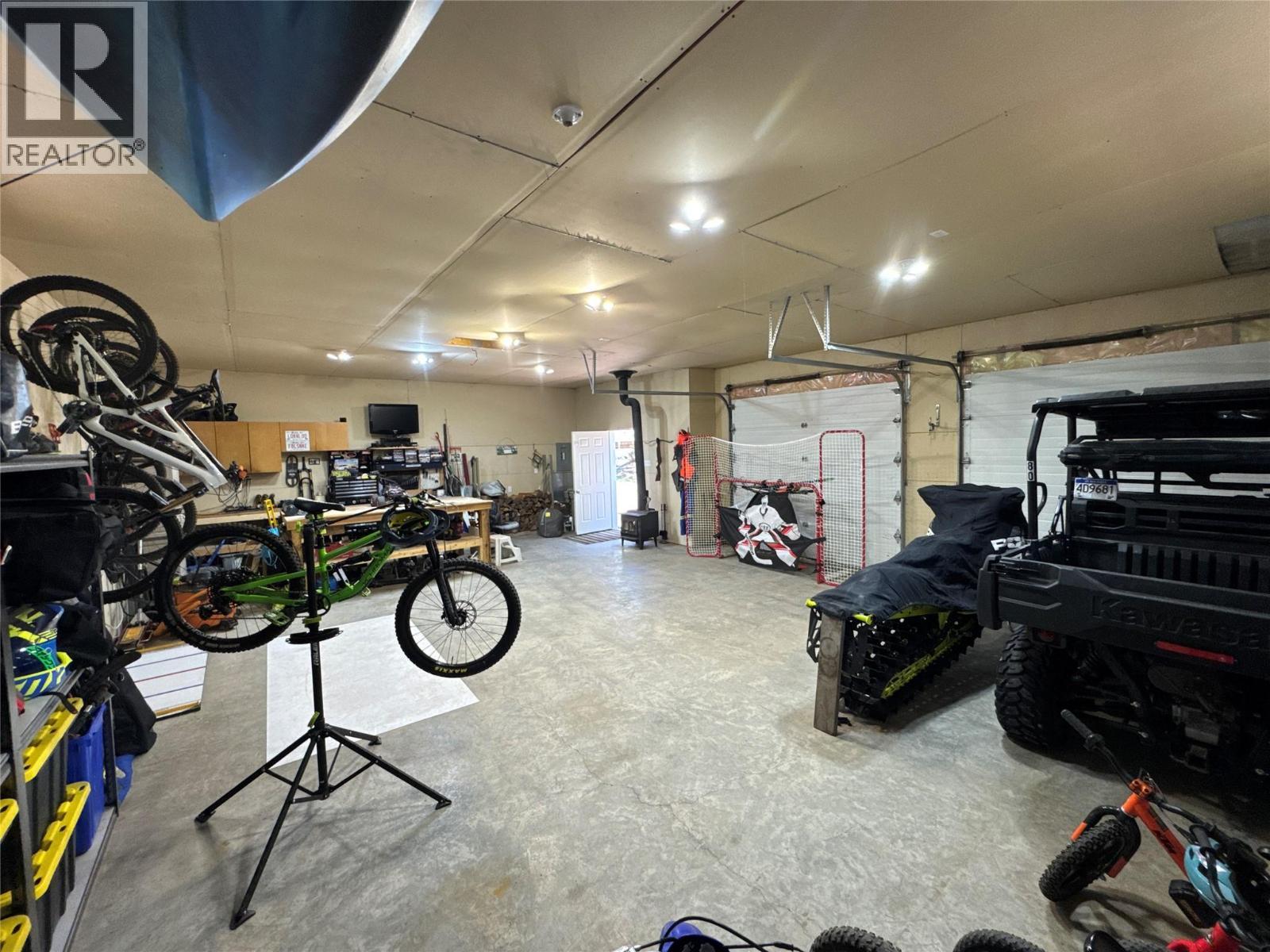2851 Rosen Heights Road, Jaffray, BC - Indoor Photo Showing Garage