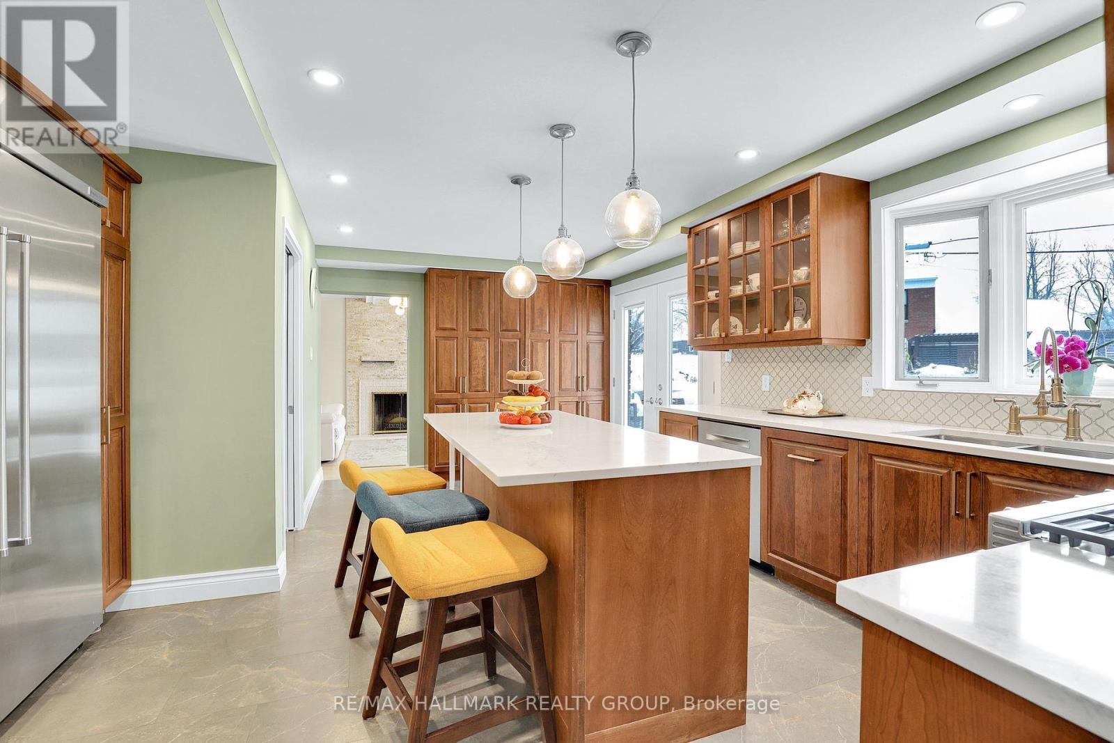 1712 Playfair Drive, Ottawa, ON - Indoor Photo Showing Kitchen With Upgraded Kitchen