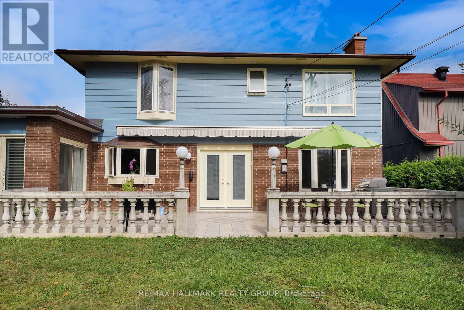expansive patio with retractable awning - 1712 Playfair Drive, Ottawa, ON - Outdoor With Deck Patio Veranda