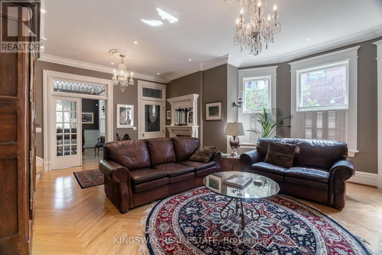166 High Park Avenue, Toronto, ON - Indoor Photo Showing Living Room