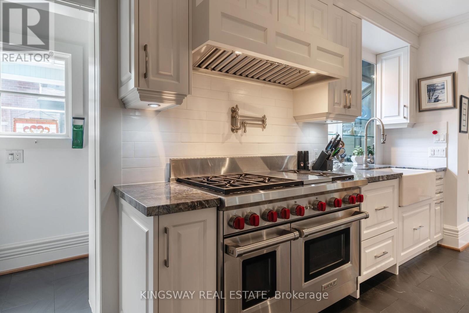 166 High Park Avenue, Toronto, ON - Indoor Photo Showing Kitchen