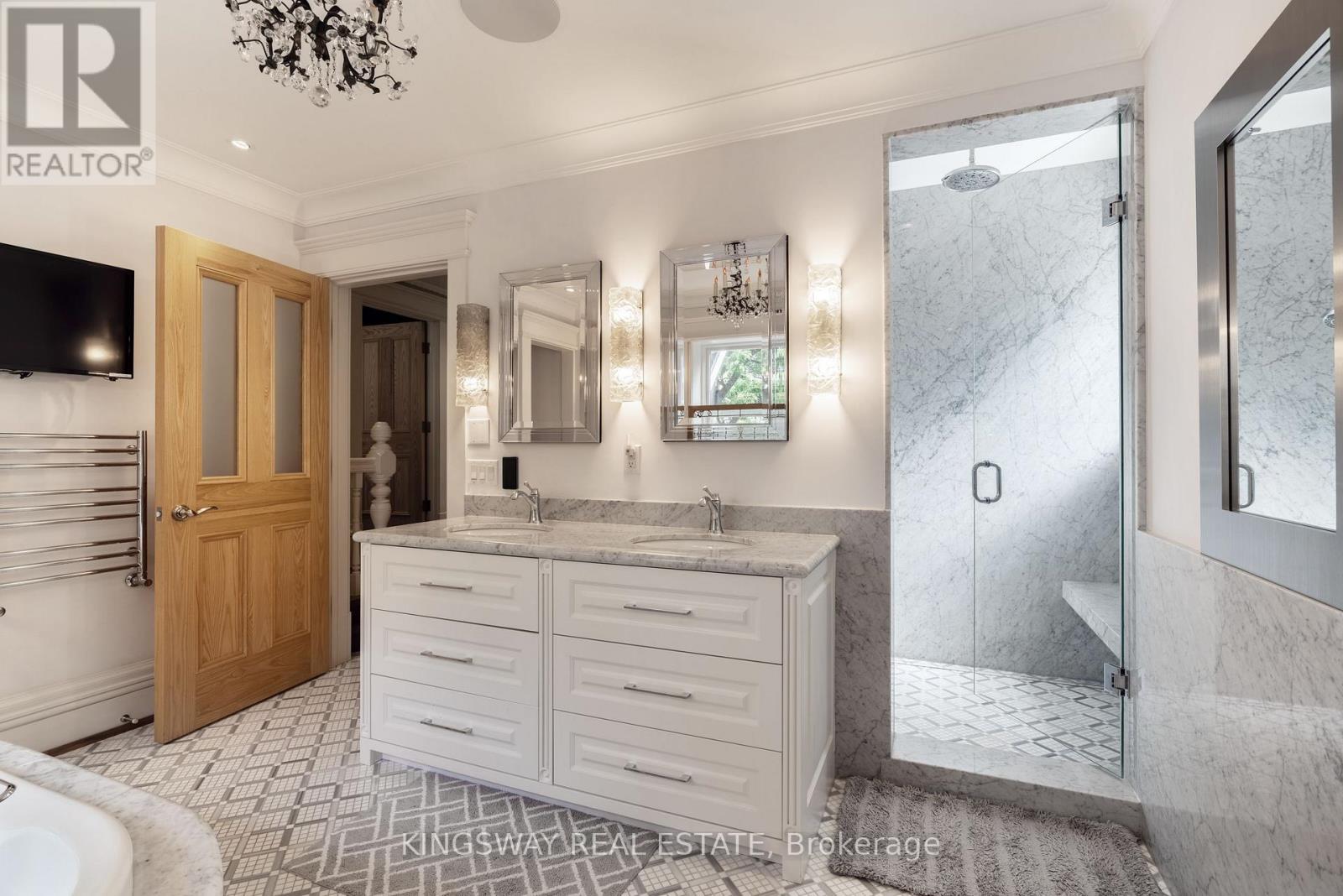 166 High Park Avenue, Toronto, ON - Indoor Photo Showing Bathroom