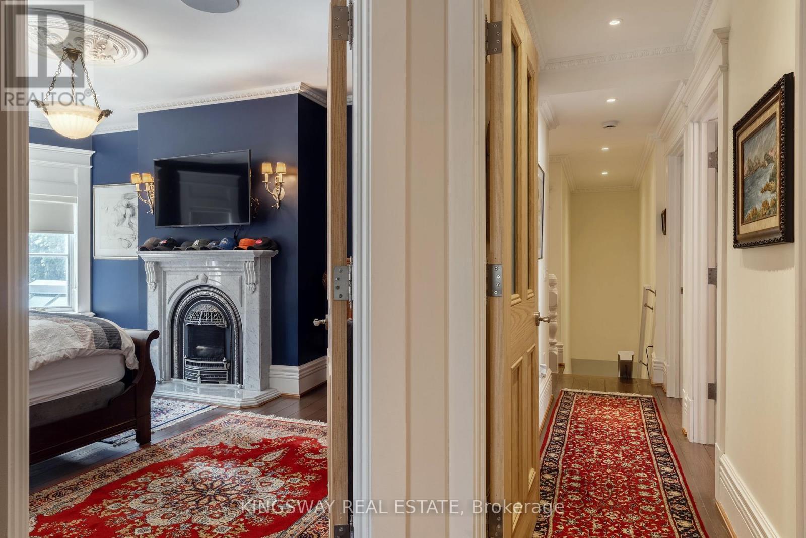 166 High Park Avenue, Toronto, ON - Indoor Photo Showing Other Room