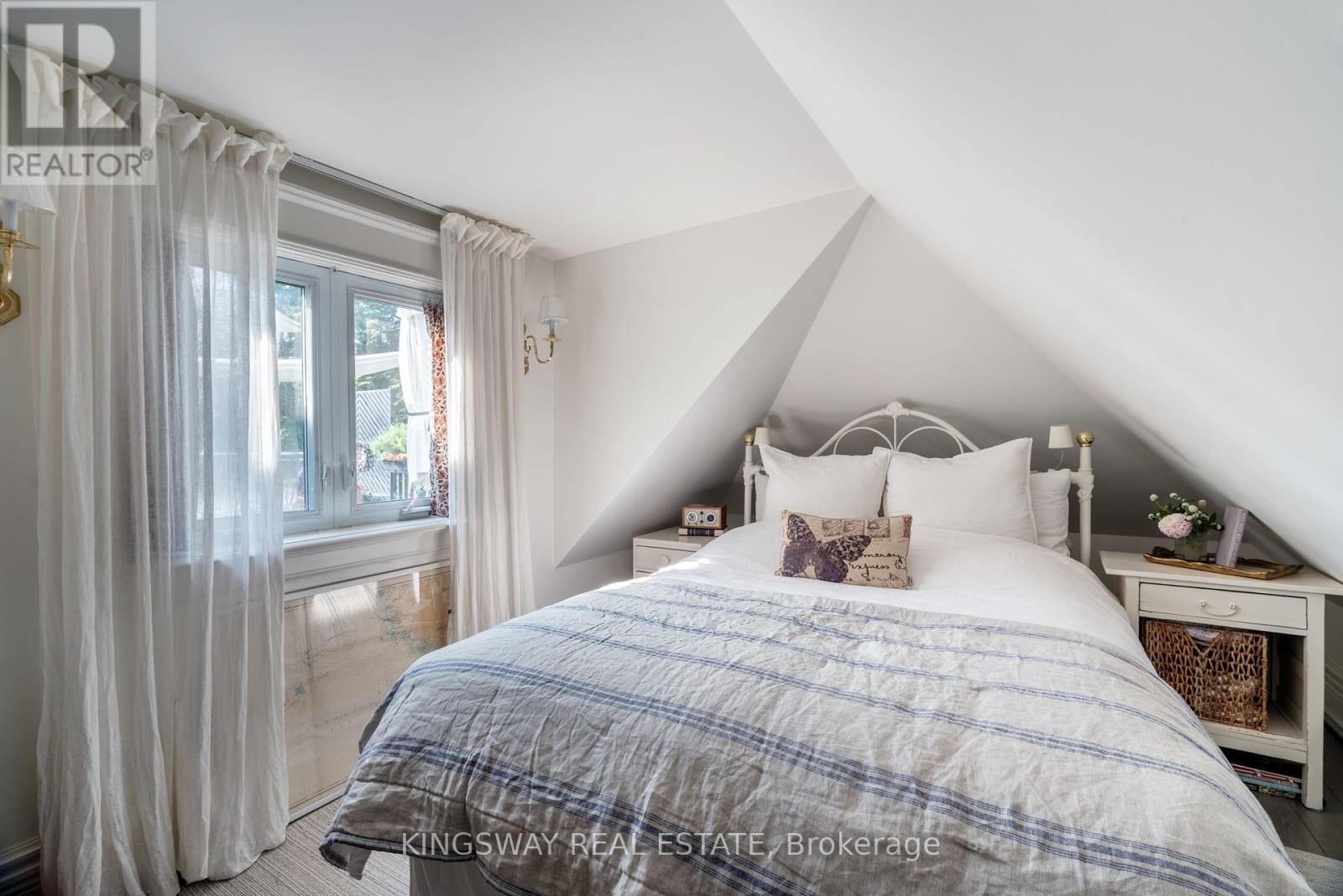 166 High Park Avenue, Toronto, ON - Indoor Photo Showing Bedroom