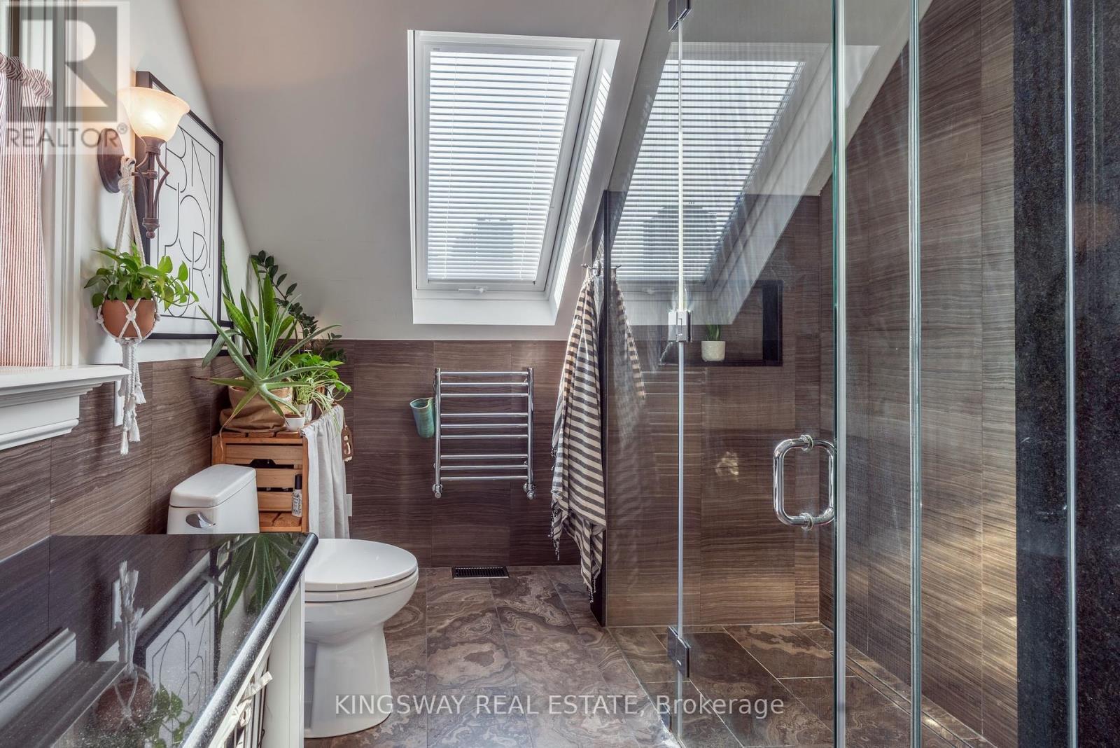 166 High Park Avenue, Toronto, ON - Indoor Photo Showing Bathroom