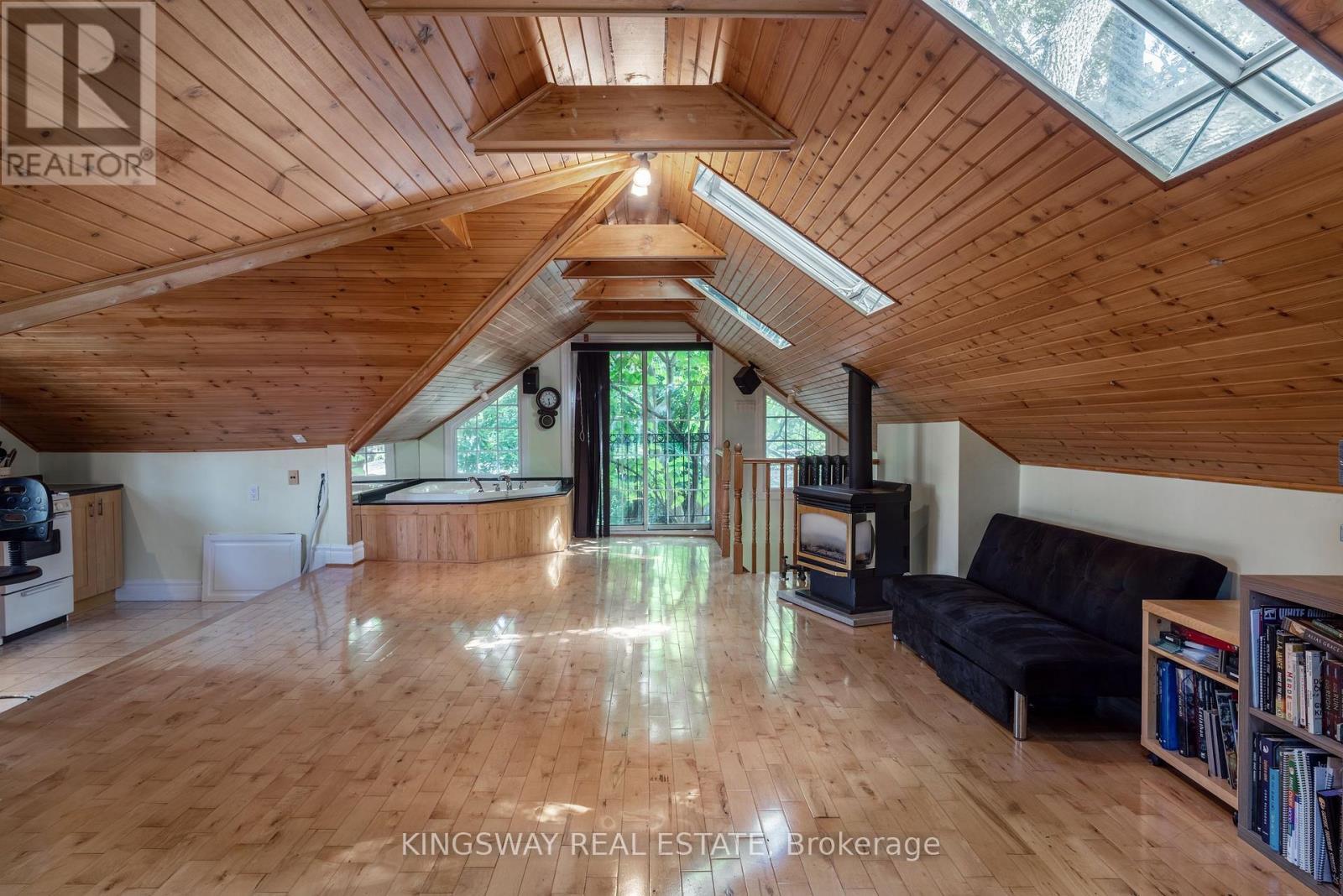 166 High Park Avenue, Toronto, ON - Indoor Photo Showing Living Room