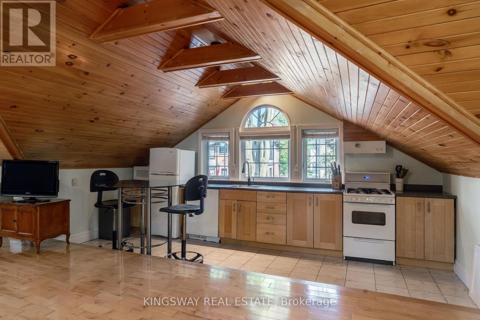 166 High Park Avenue, Toronto, ON - Indoor