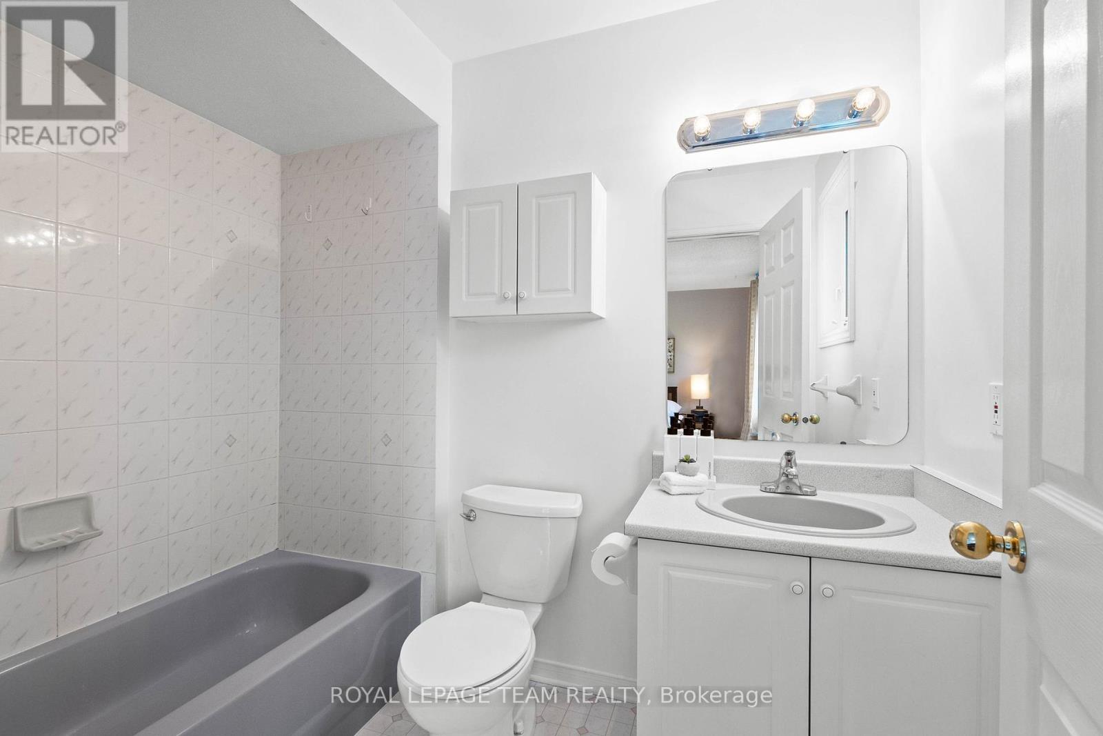 16 Baton Court, Ottawa, ON - Indoor Photo Showing Bathroom
