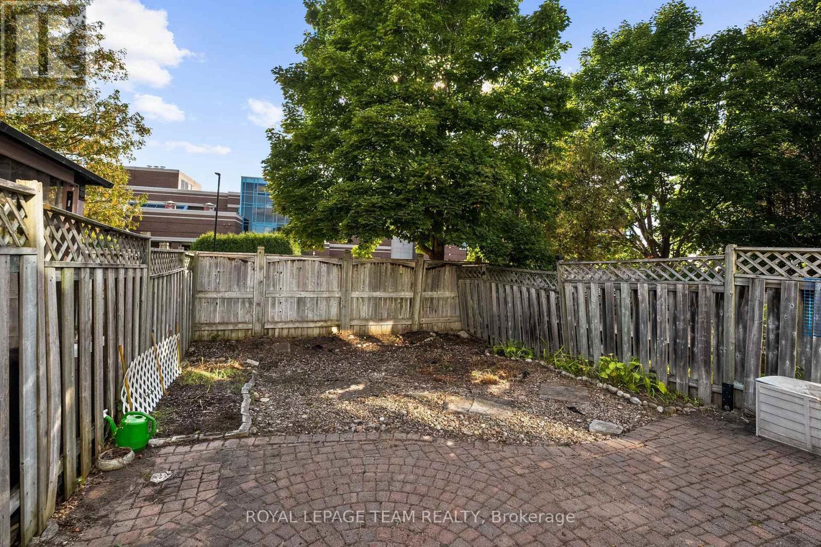 16 Baton Court, Ottawa, ON - Outdoor