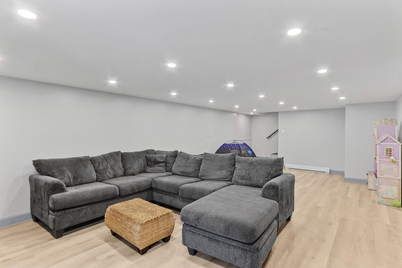 Family room - 289 - 291 Rue Du Parc, Saint-Clet, QC - Indoor