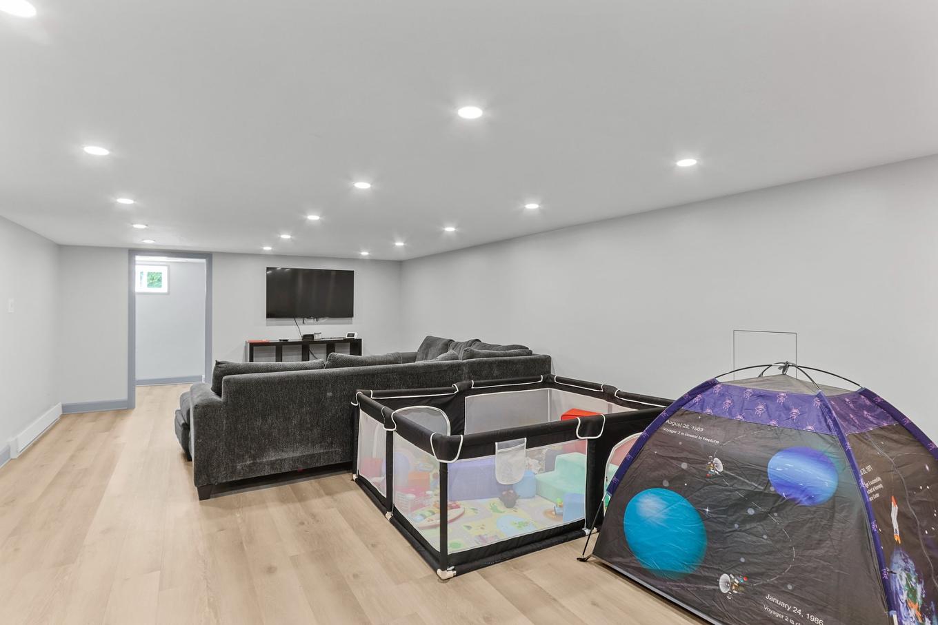 Family room - 289 - 291 Rue Du Parc, Saint-Clet, QC - Indoor