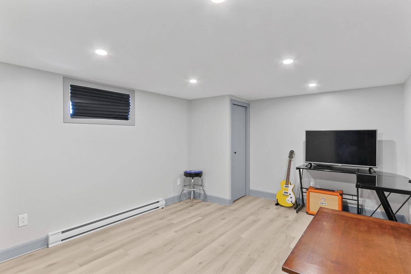 Bedroom - 289 - 291 Rue Du Parc, Saint-Clet, QC - Indoor Photo Showing Other Room