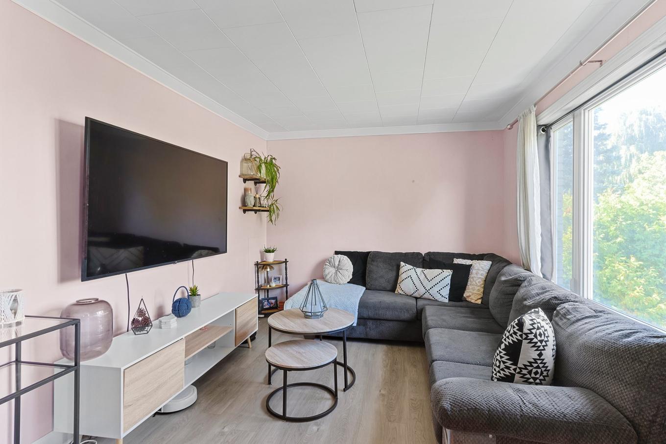 Living room - 289 - 291 Rue Du Parc, Saint-Clet, QC - Indoor Photo Showing Living Room