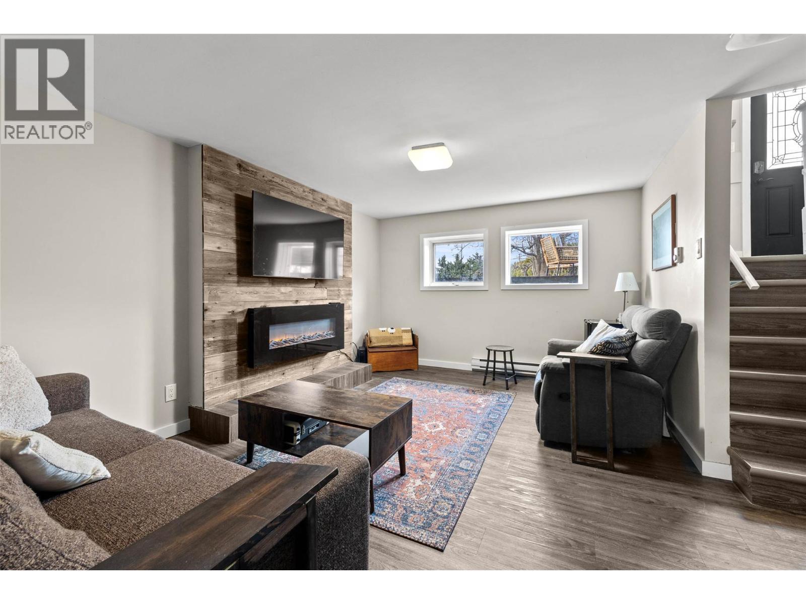 366 Staines Road, Barriere, BC - Indoor Photo Showing Living Room With Fireplace