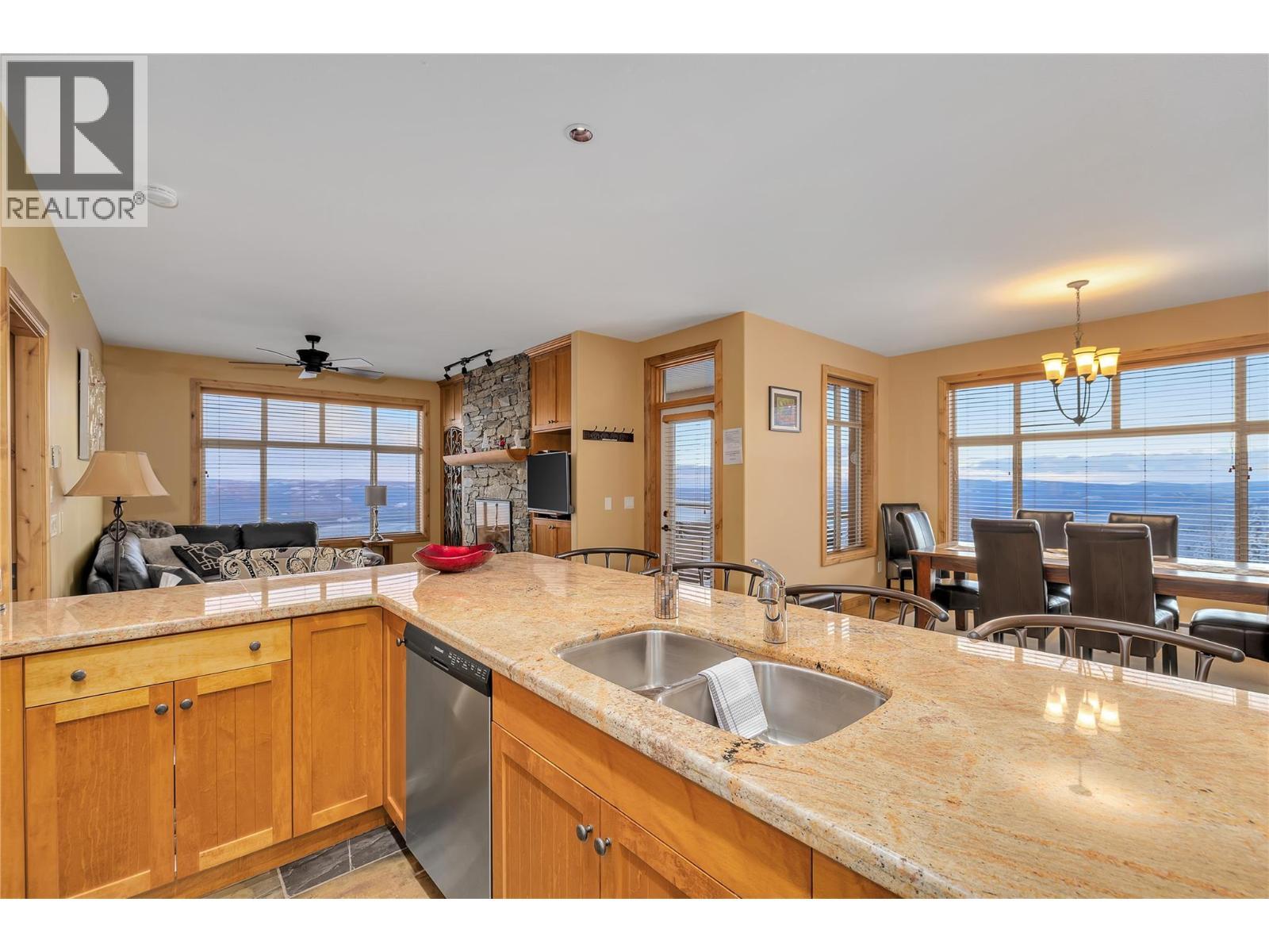 7700 Porcupine Road Unit# 4510, Big White, BC - Indoor Photo Showing Kitchen With Double Sink