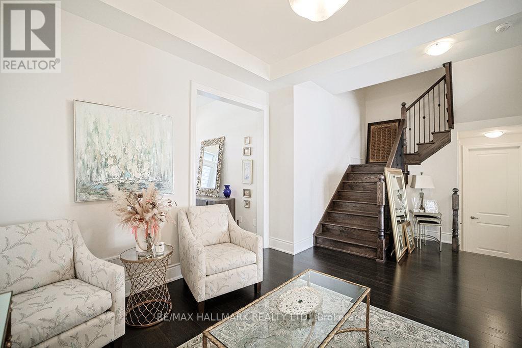 Living Room - 25 Kentledge Avenue, East Gwillimbury, ON - Indoor Photo Showing Living Room