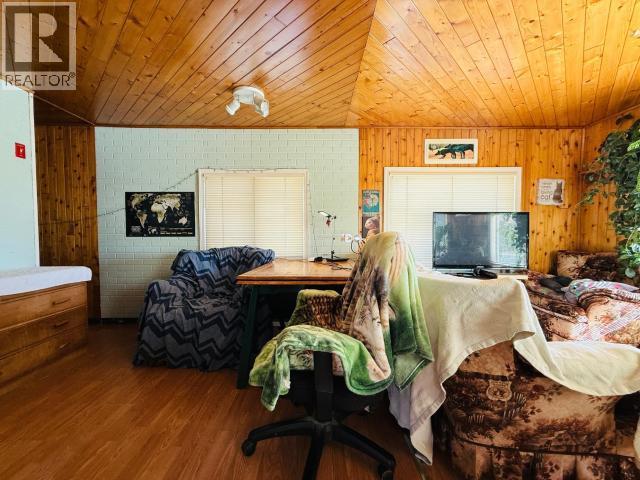 27-833 Range Road, Whitehorse, YT - Indoor Photo Showing Living Room With Fireplace