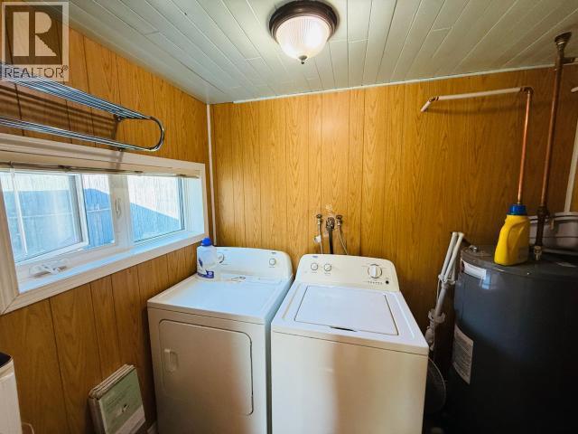 27-833 Range Road, Whitehorse, YT - Indoor Photo Showing Laundry Room