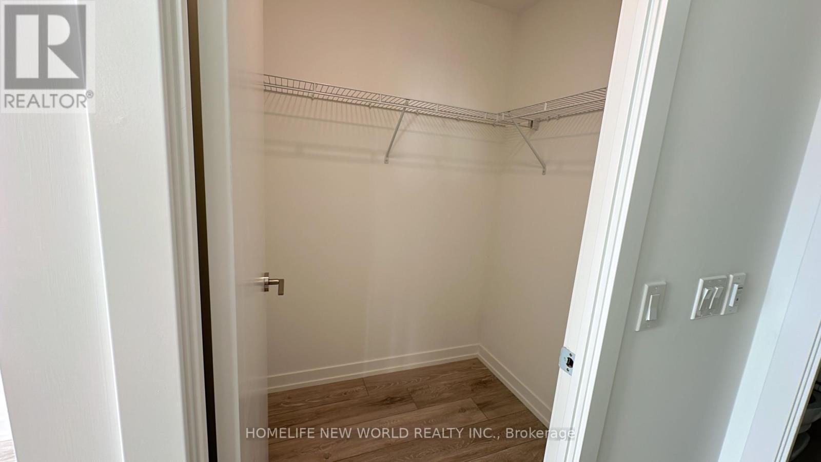 1621 - 2020 Bathurst Street, Toronto, ON - Indoor