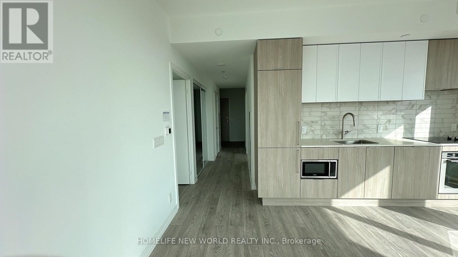 1621 - 2020 Bathurst Street, Toronto, ON - Indoor