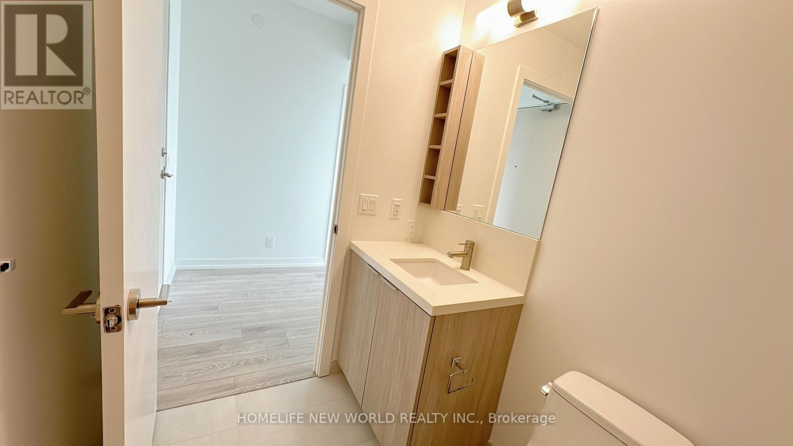 1621 - 2020 Bathurst Street, Toronto, ON - Indoor