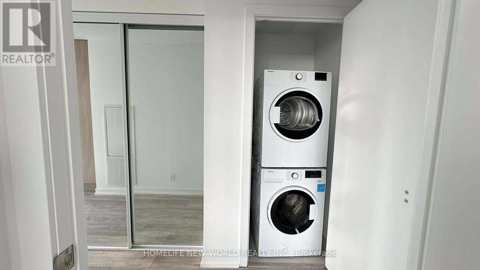 1621 - 2020 Bathurst Street, Toronto, ON - Indoor Photo Showing Laundry Room