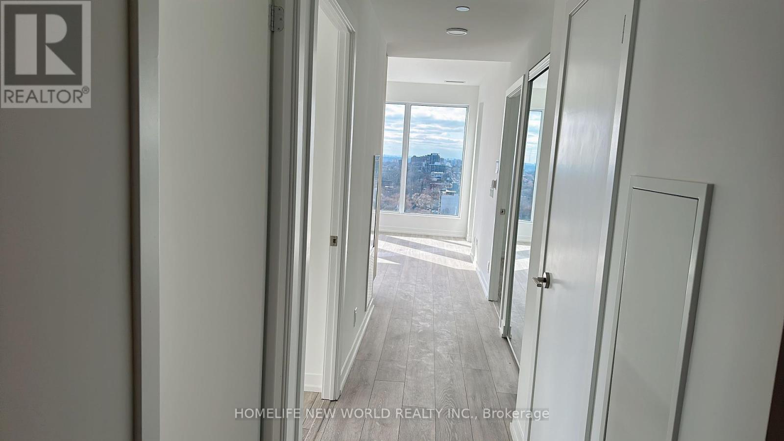 1621 - 2020 Bathurst Street, Toronto, ON - Indoor