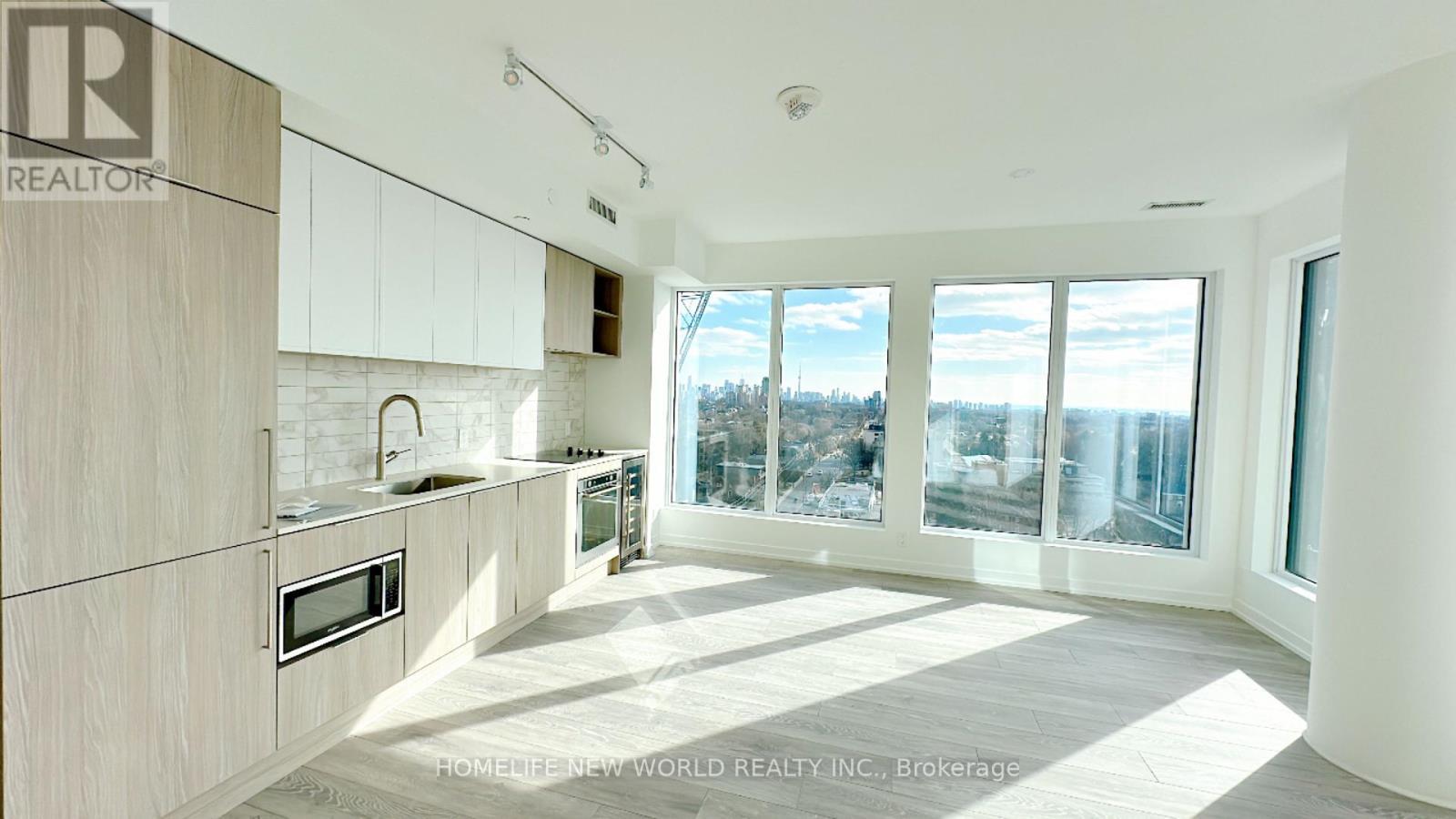 1621 - 2020 Bathurst Street, Toronto, ON - Indoor