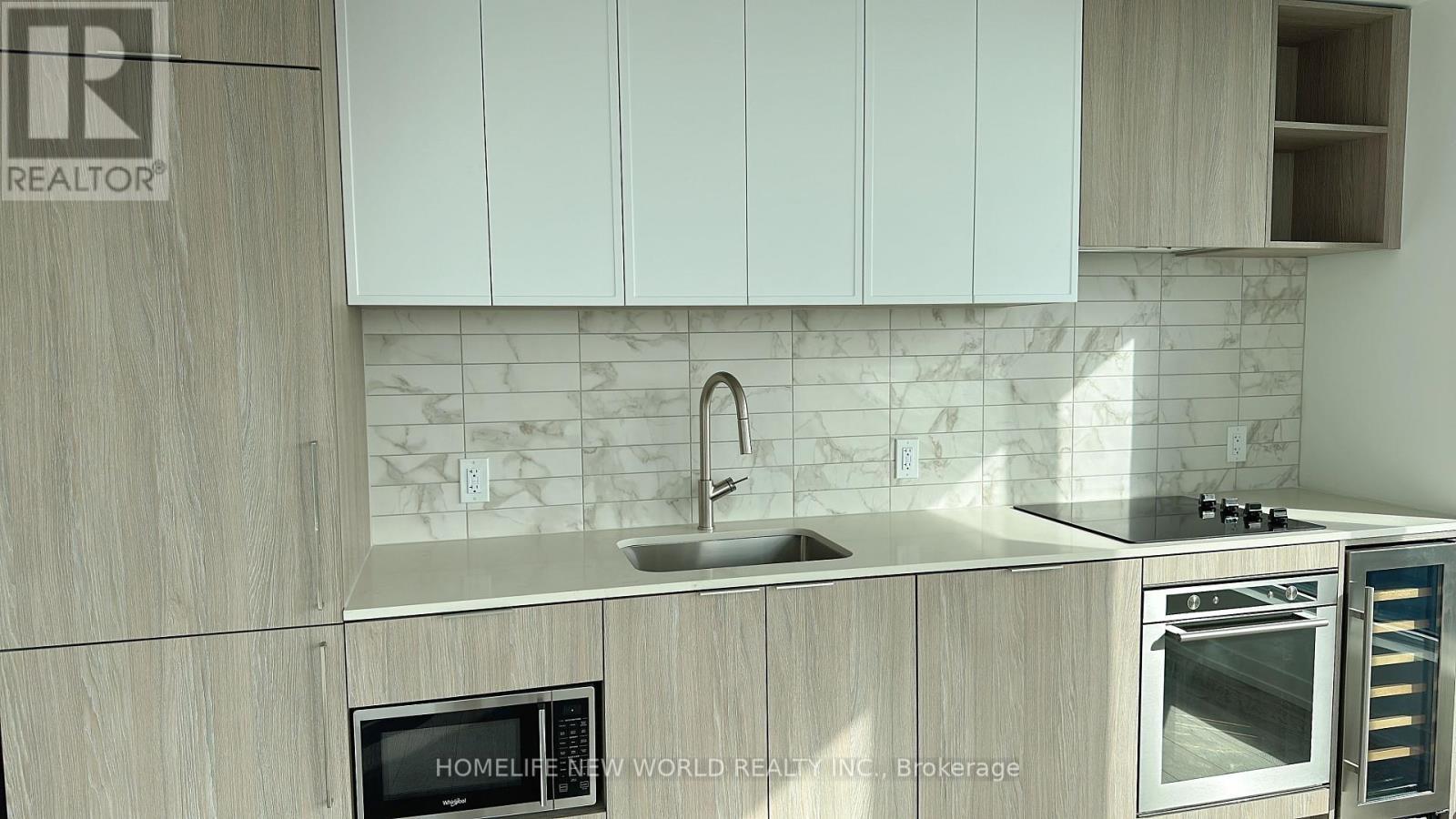 1621 - 2020 Bathurst Street, Toronto, ON - Indoor Photo Showing Kitchen