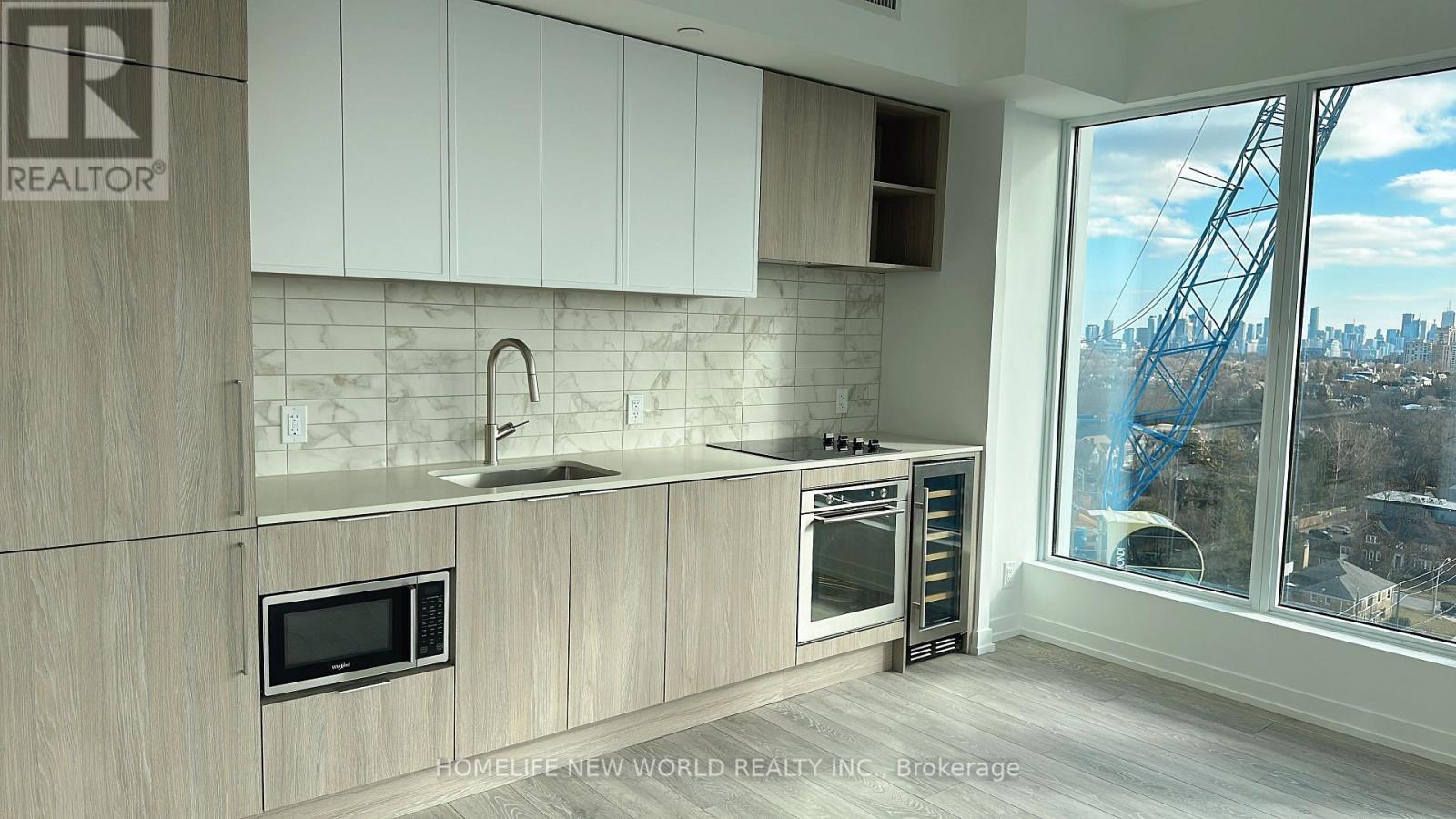 1621 - 2020 Bathurst Street, Toronto, ON - Indoor Photo Showing Kitchen With Upgraded Kitchen